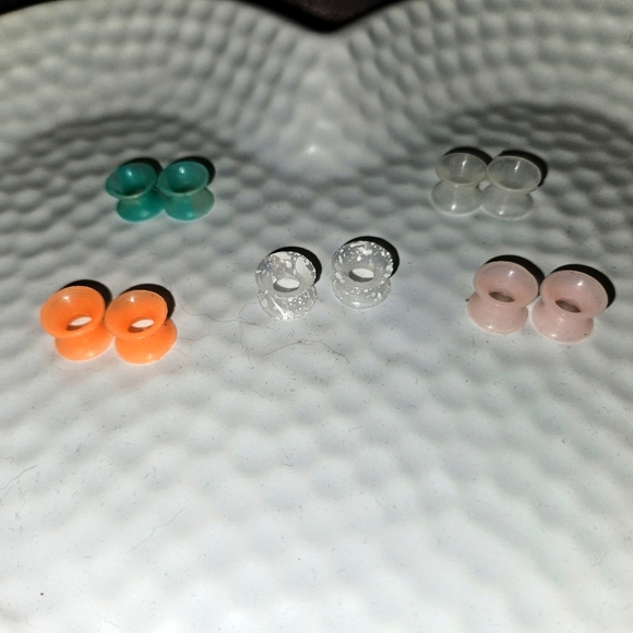 Size 0G silicone ear tunnels - Picture 1 of 1